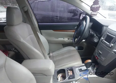 2014 Subaru Outback 2.5I Limited z USA, uszkodzony, nr VIN 4S4BRCLC3E3231949